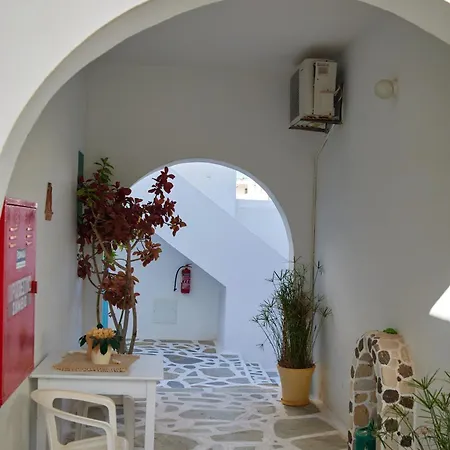 Theologos Place Pensionat 3*