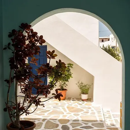 Theologos Place 招待所