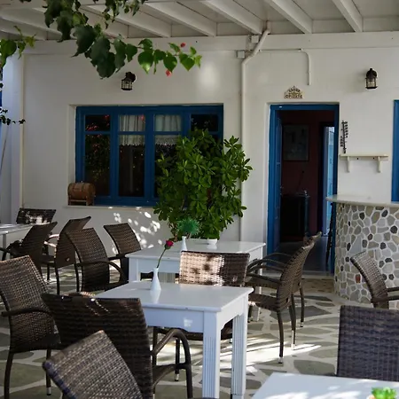 Theologos Place 3* 安迪帕罗斯岛